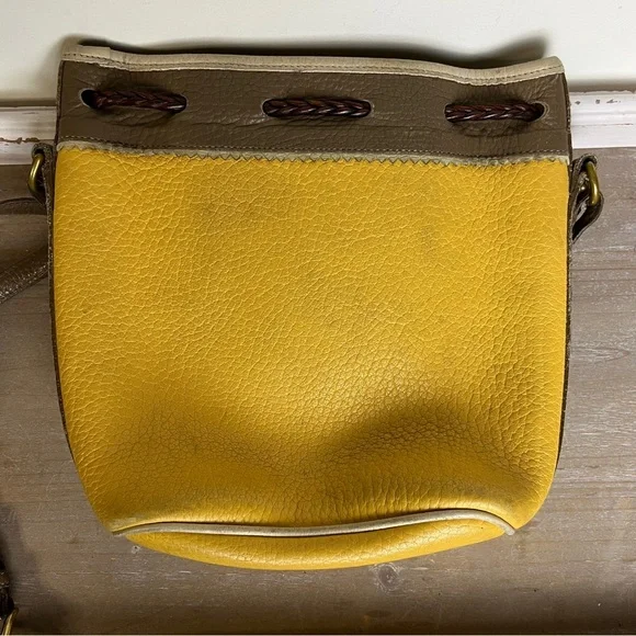 Vtg Dooney & Bourke AWL Teton Drawstring Crossbody Bucket Bag Palomino Yellow - Picture 10 of 15